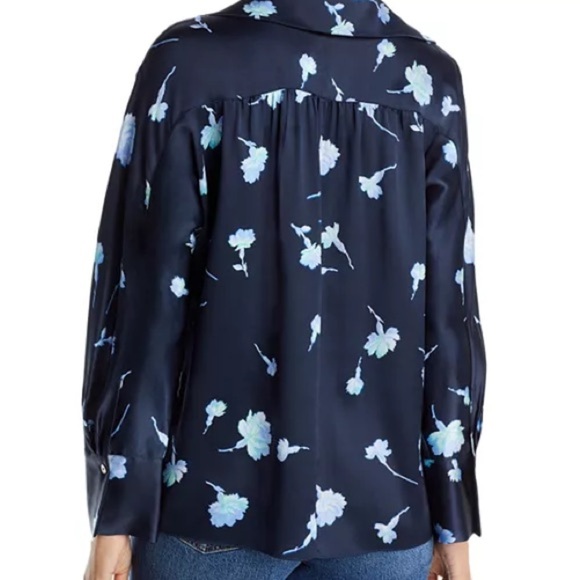 Vince Designer
Sea Carnation Print Silk Blouse 2X 100% silk - Picture 2 of 5